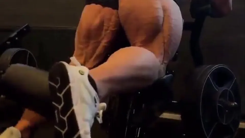 肌肉のゲイ、足コキ
