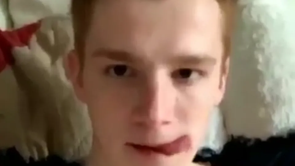 Legs back so he can lick the tip of his ginger cock - ThisVid.com