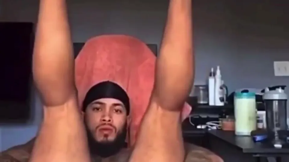 Legs up to the sky - ThisVid.com