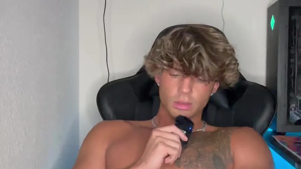 Leo likes to cum gaytube