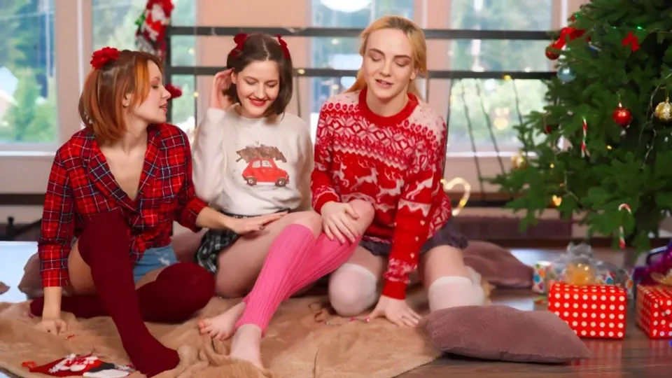 Lesbian Girls Love Dildo 