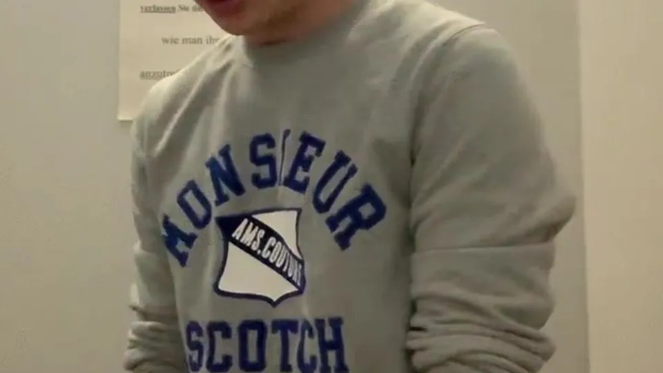 Licking his own cum from his hand - ThisVid.com