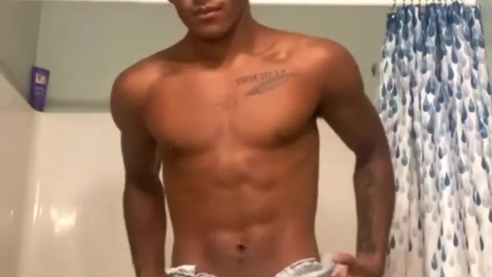 Lightskin Fxndibaby showing his ass - ThisVid.com