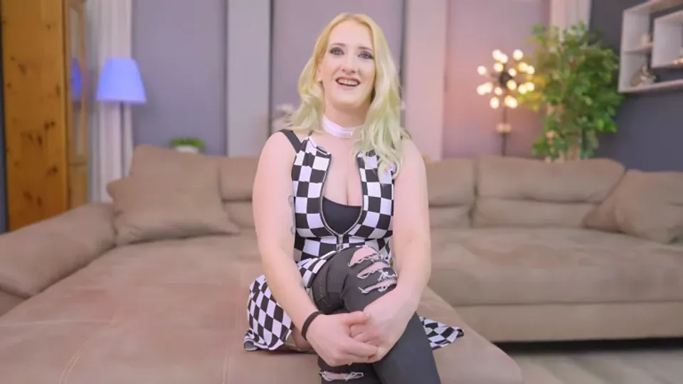 Linda Lush's Solo Masturbation Show