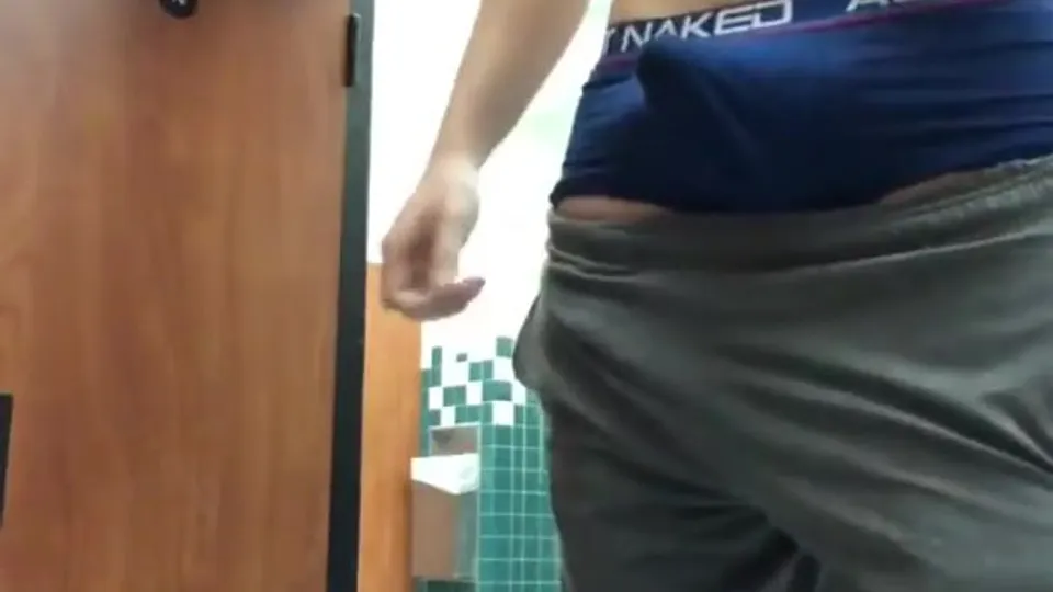 Locker room 15 - video 3 - ThisVid.com