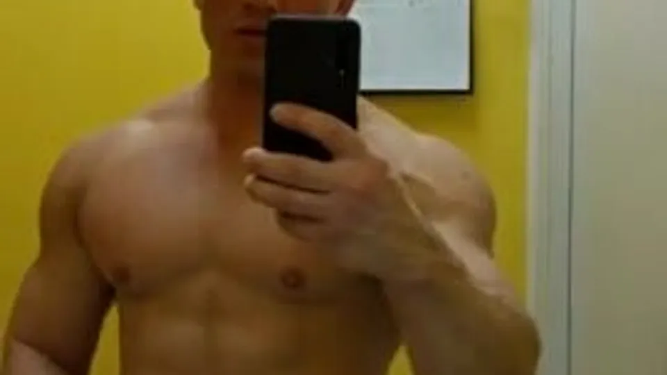 LOCKER ROOM DiCK RUB - ThisVid.com