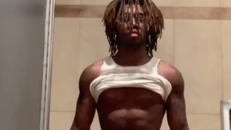 Long haired muscular ebony guy with a huge cock - ThisVid.com