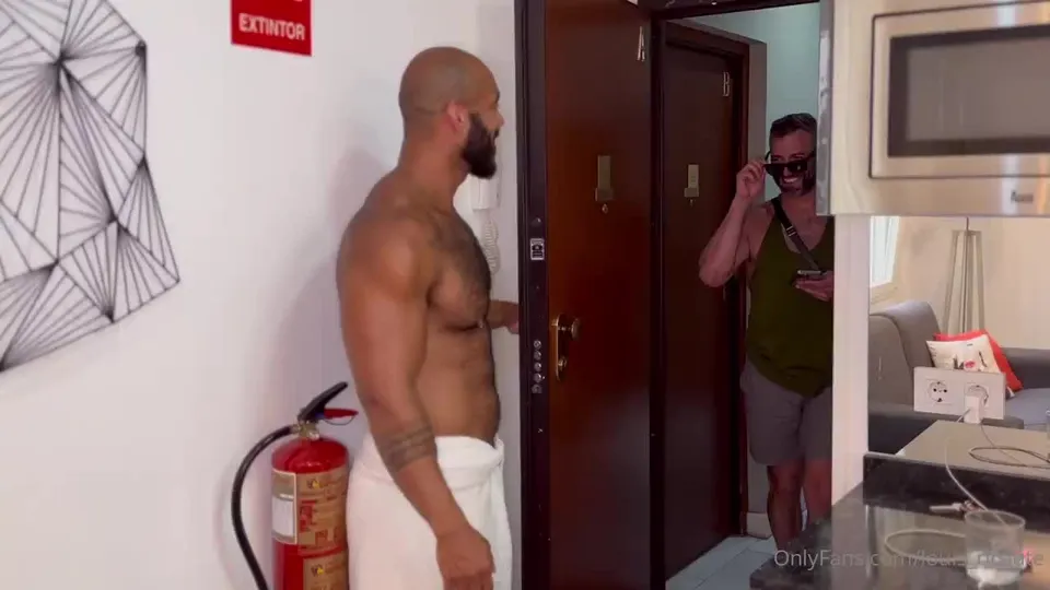LouisRicoute Sizzling Hot Big Versatile Muscle Gym Hunk Gets Fucked In Ass (11).mp4