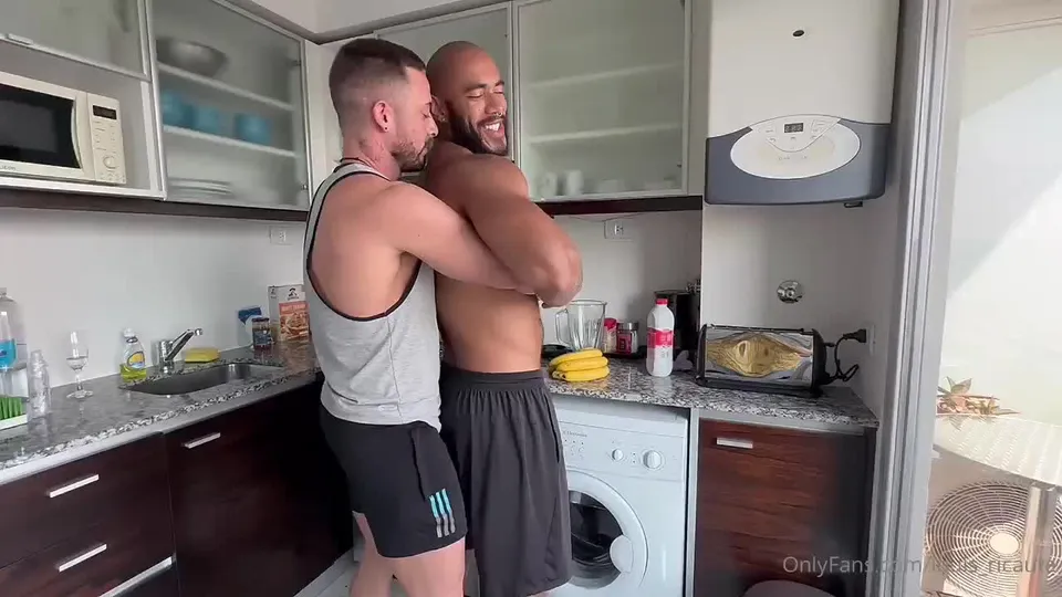 LouisRicoute Sizzling Hot Big Versatile Muscle Gym Hunk Gets Fucked In Ass (8).mp4