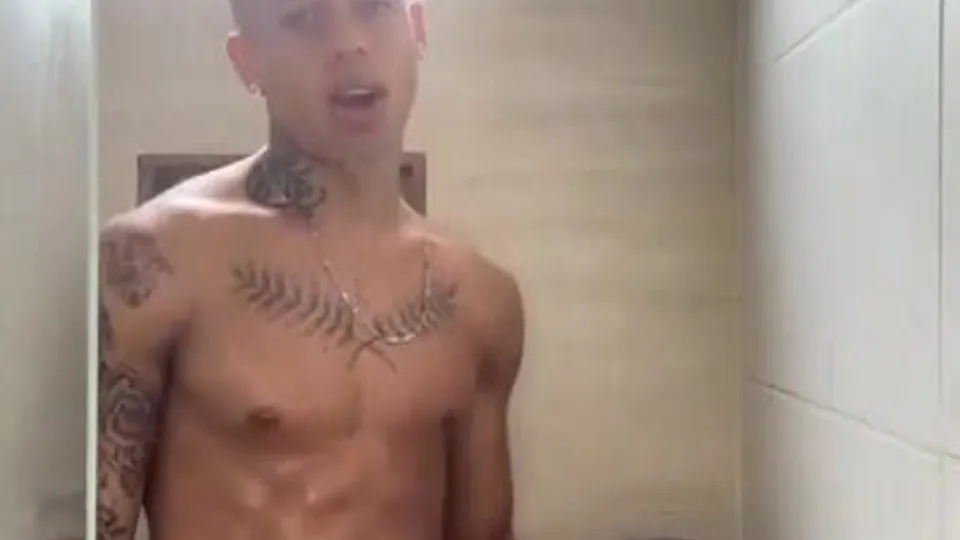 Lucas Ferrari fucks novinho