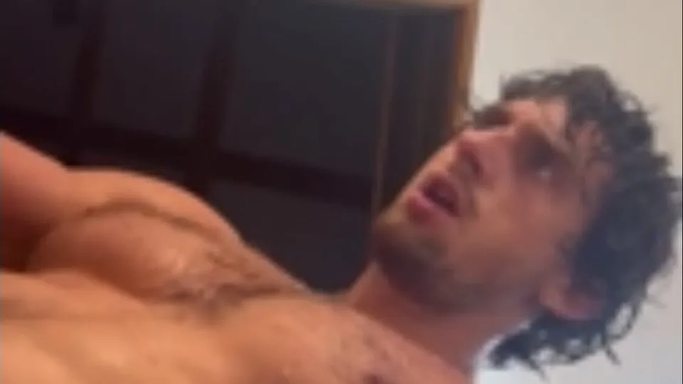 Lucky bitch gets fucked by hunk - ThisVid.com