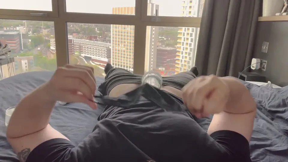 Intymne solowe wykonanie Luke Cattona
