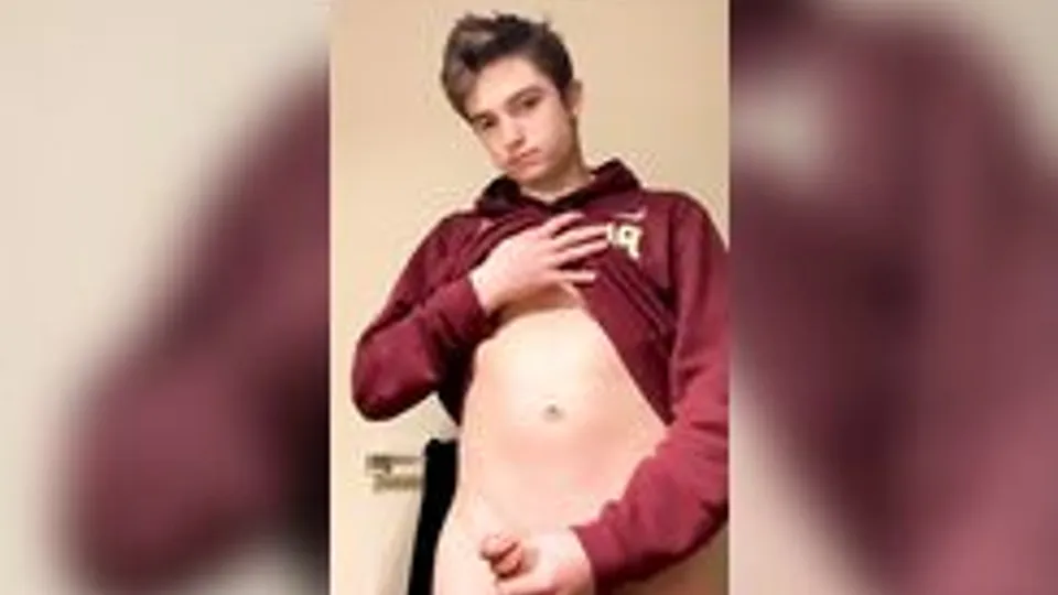 Luke from Nebraska shows his body and cock