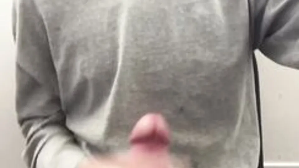 Making cum while nobody is looking