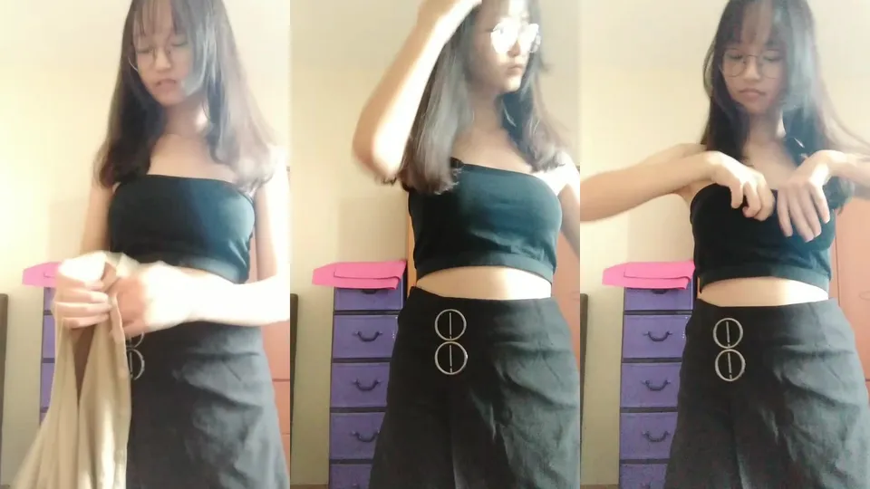 Malaysian escort with glasses strips naked and takes selfie 