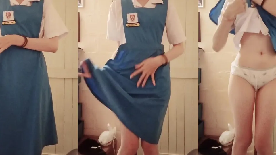 Malaysian sister’s school uniform selfie 