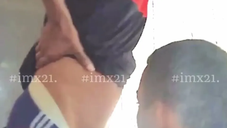 Mamando hetero a escondidas - ThisVid.com
