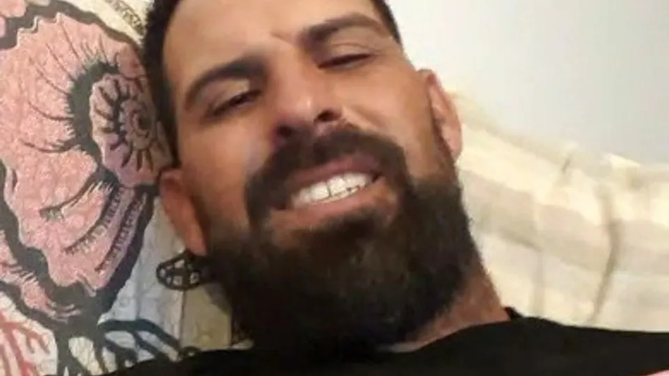 Man from Spain - ThisVid.com