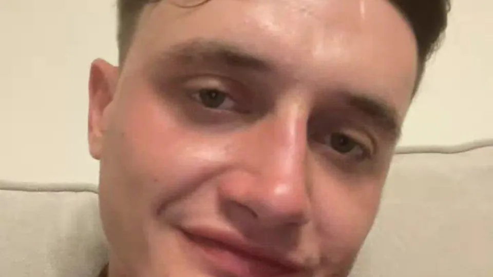Man from the UK - ThisVid.com