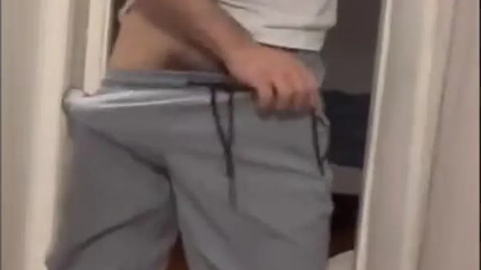 Man showing off his big cock - ThisVid.com 中文
