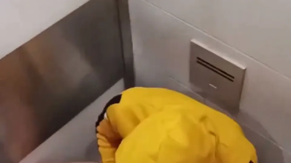 Man “spied” overstall cumshot - ThisVid.com