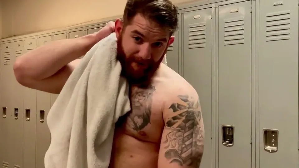 Man strip Locker room Big Cock - ThisVid.com