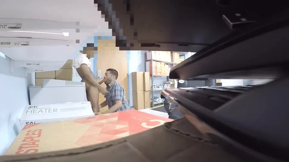 Manager sucks new employee - ThisVid.com