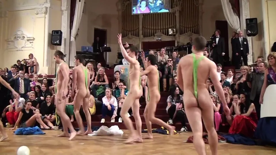 MANKINI BOYS DANCE - ThisVid.com