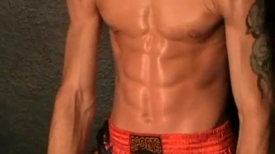 Manuel flexes - ThisVid.com