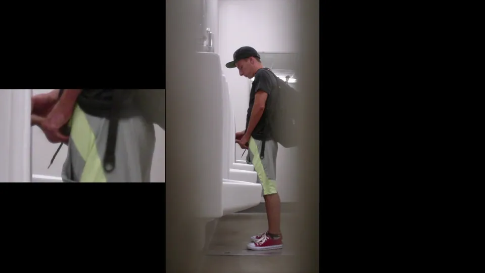 MANY HOT GUYS AT THE URINAL 7 - ThisVid.com