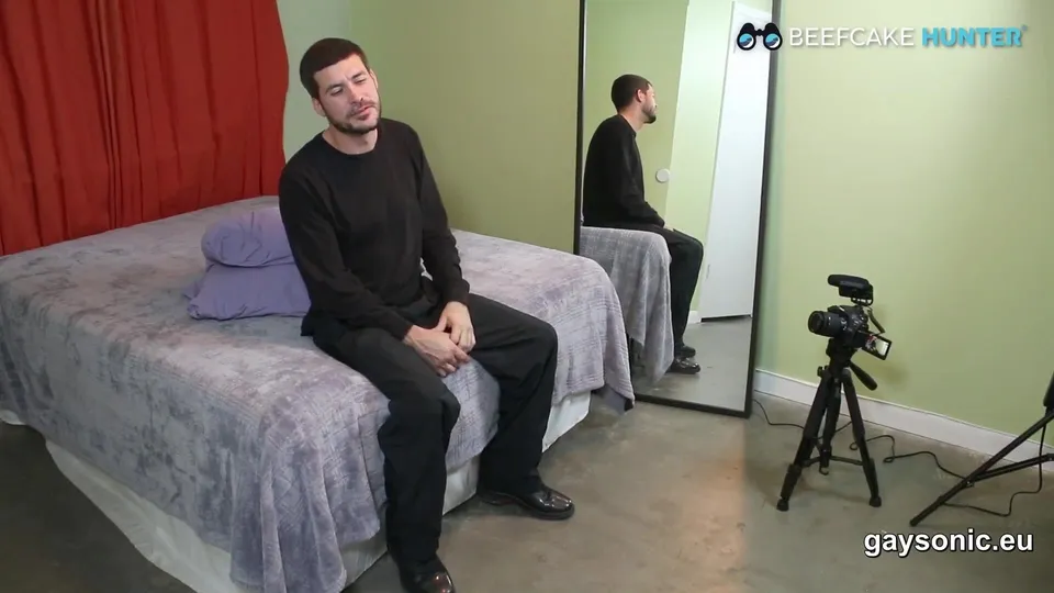 Married Beefcake Levi is back – BeefCakeHunter