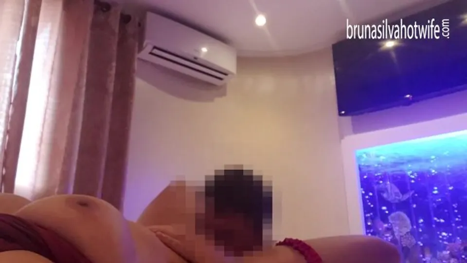 Married Brazilian woman likes to be exposed by her cuckold