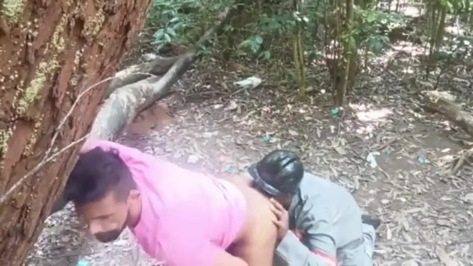 Married worker fucks guy in the woods - ThisVid.com