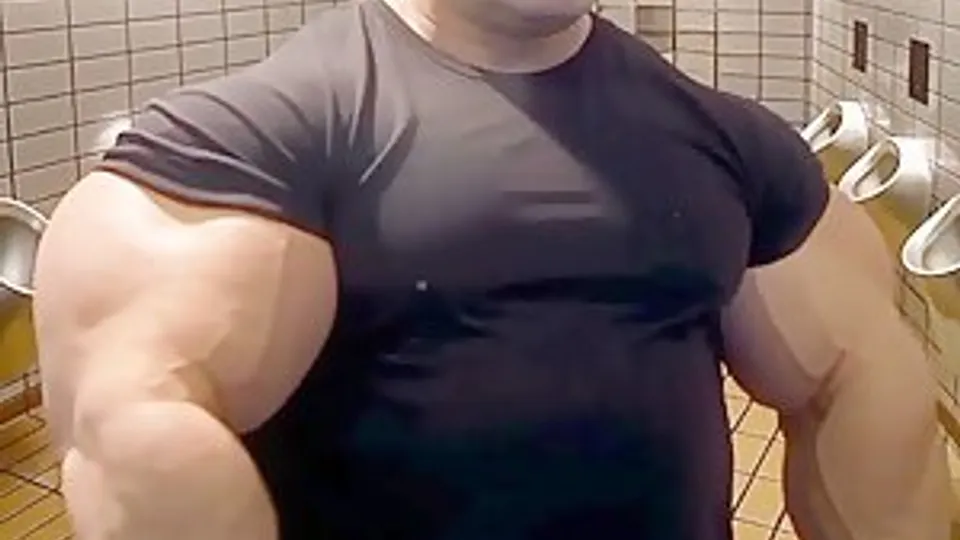Massive Biceps in tight T-Shirt (2006)