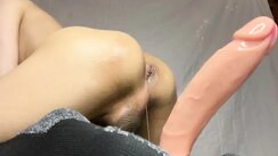 Massive dildo in twinks loose ass