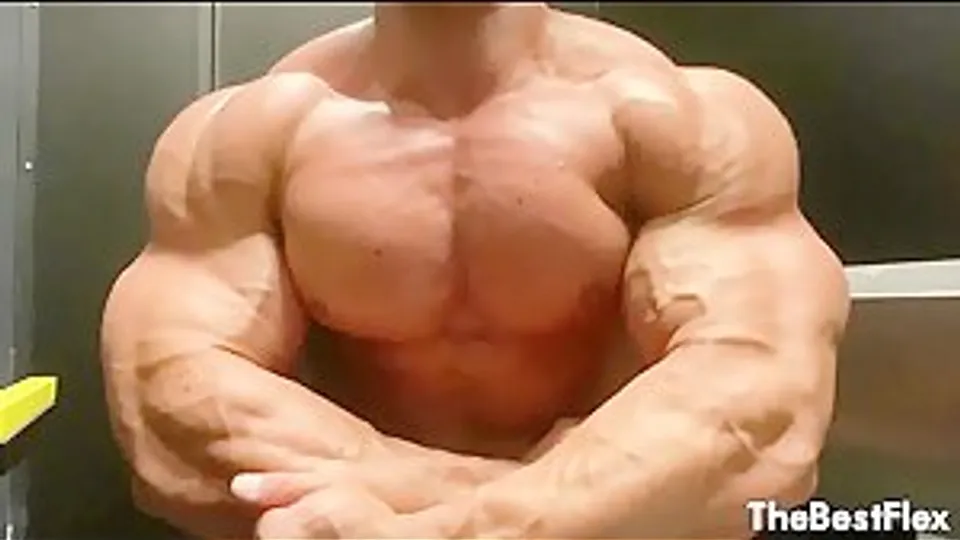 Massive god flexing