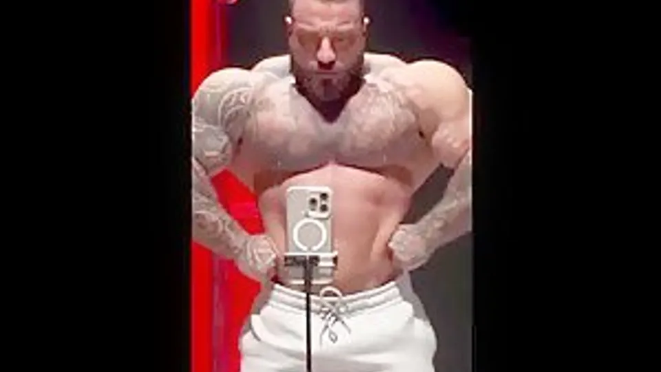 Massive italian bodybuilder!