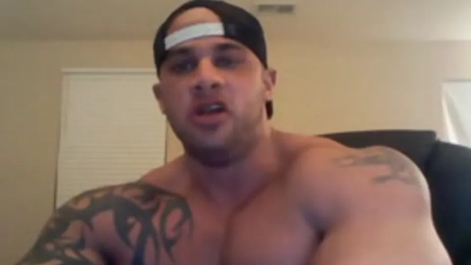 Ronnie Flex Showcases His Massive Muscles