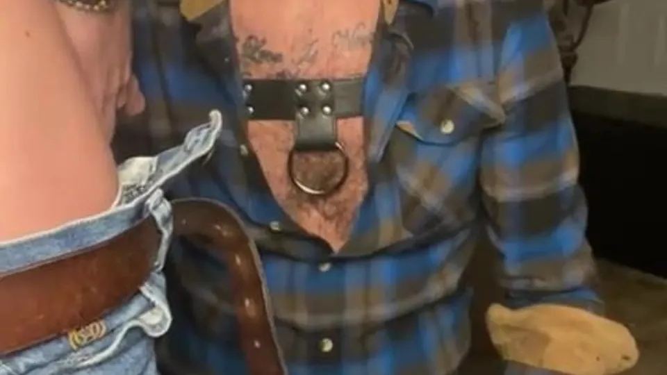Master pissing on redneck thug - ThisVid.com