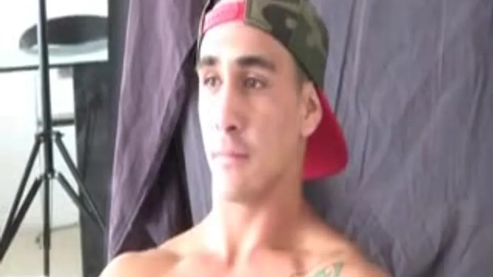 Mature guy sucking a stud off - gay mature, gay glory hole porn at ThisVid tube