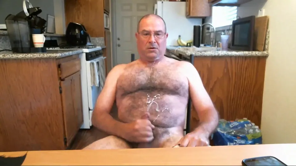 Mature straight bear cum - ThisVid.com