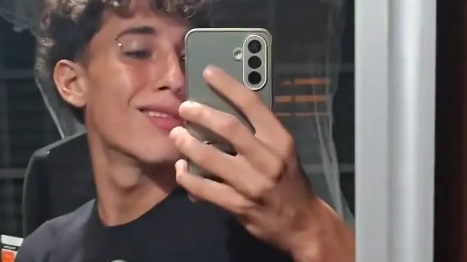 Twink Shows Off Big Cock