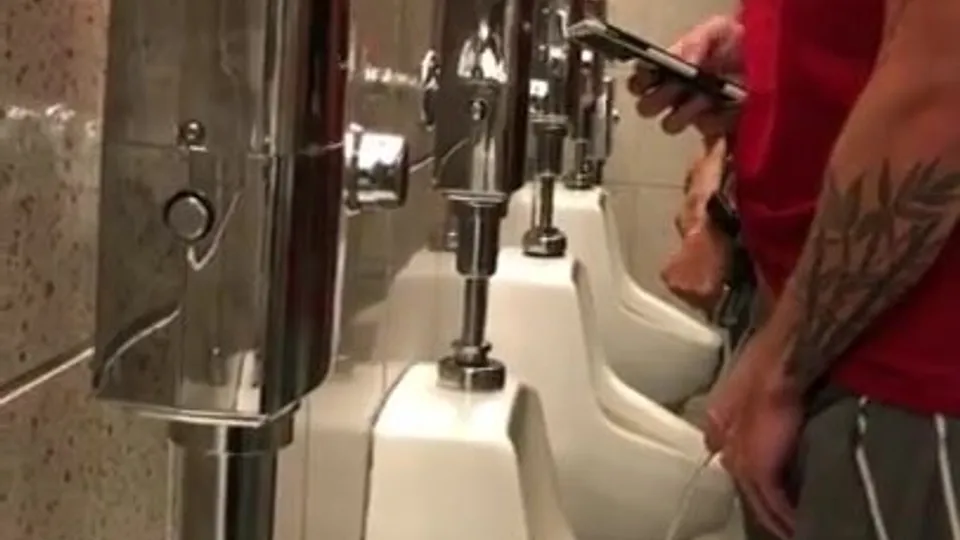 Maximum 1½min. Pee Relief for Hung Stud After Traveling - ThisVid.com