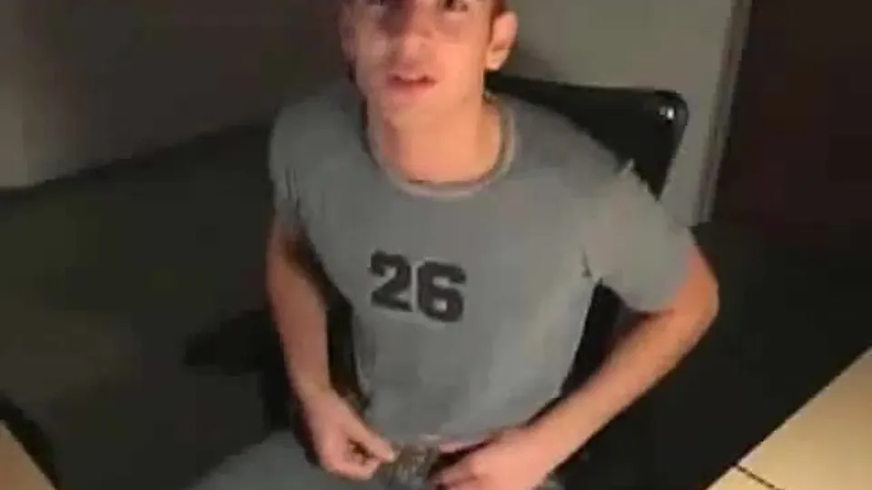 Mec sexy en branle en cam