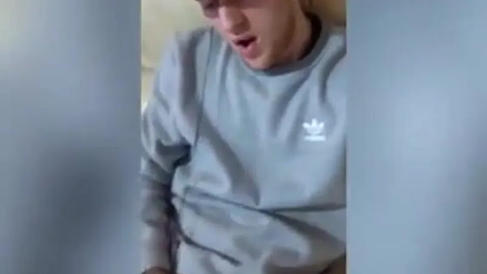 Mega fit scally lad wanks and cums on sofa - ThisVid.com