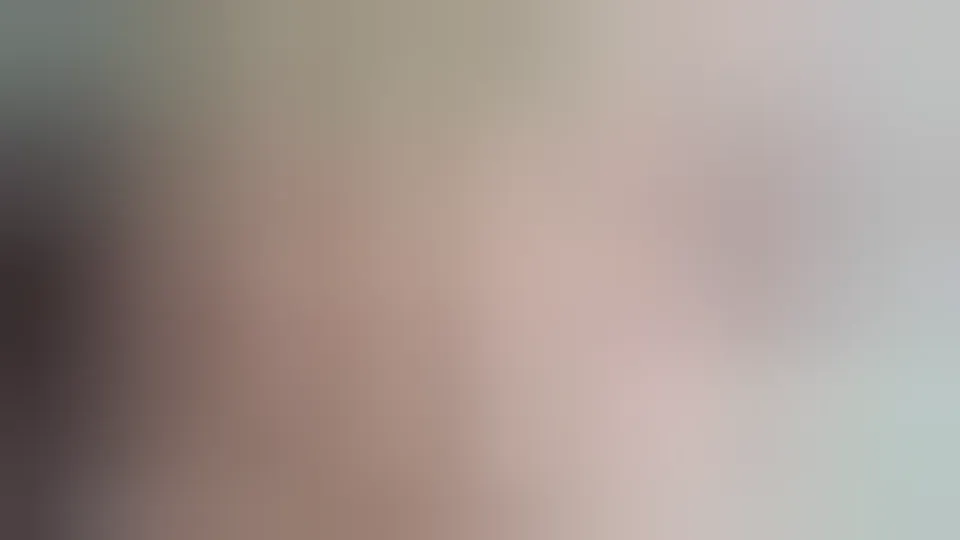 Meine blonde milf-stiefmutter stärkt mein vertrauen, indem sie mich lutscht und mich fickt, während stiefvater weg ist