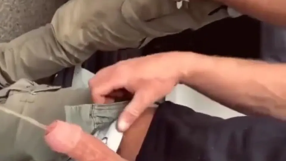 Men Pissing - video 29 - ThisVid.com