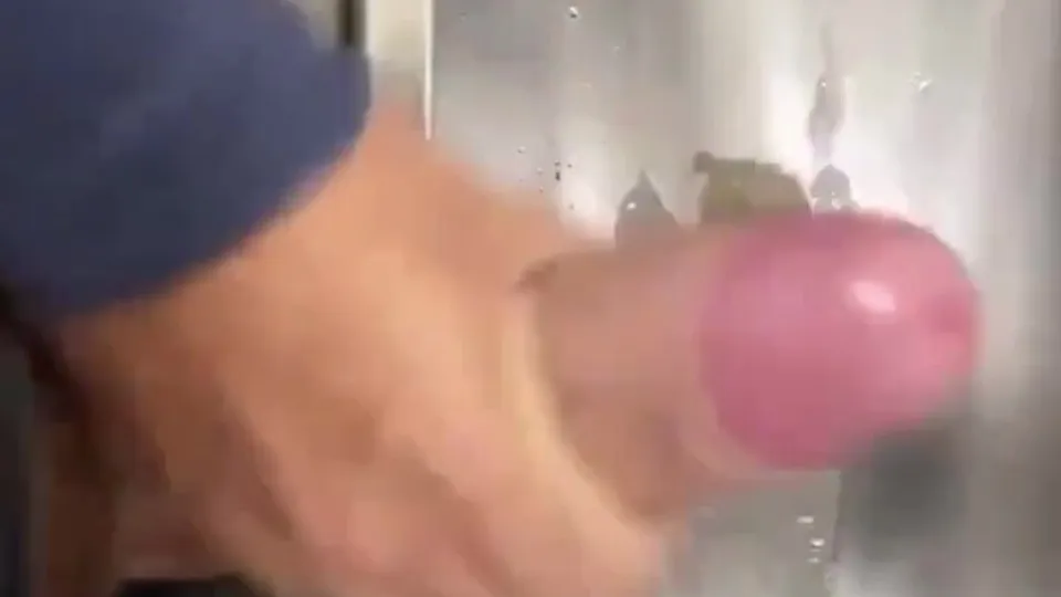 Men wanking in public toilets/urinals - ThisVid.com