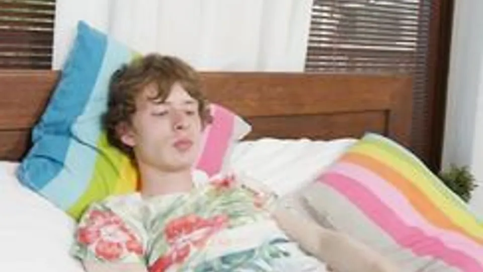 Twink Dylan Jerks Off in Studio Chair