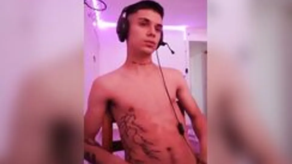 Latin Twink Masturbates in Bedroom